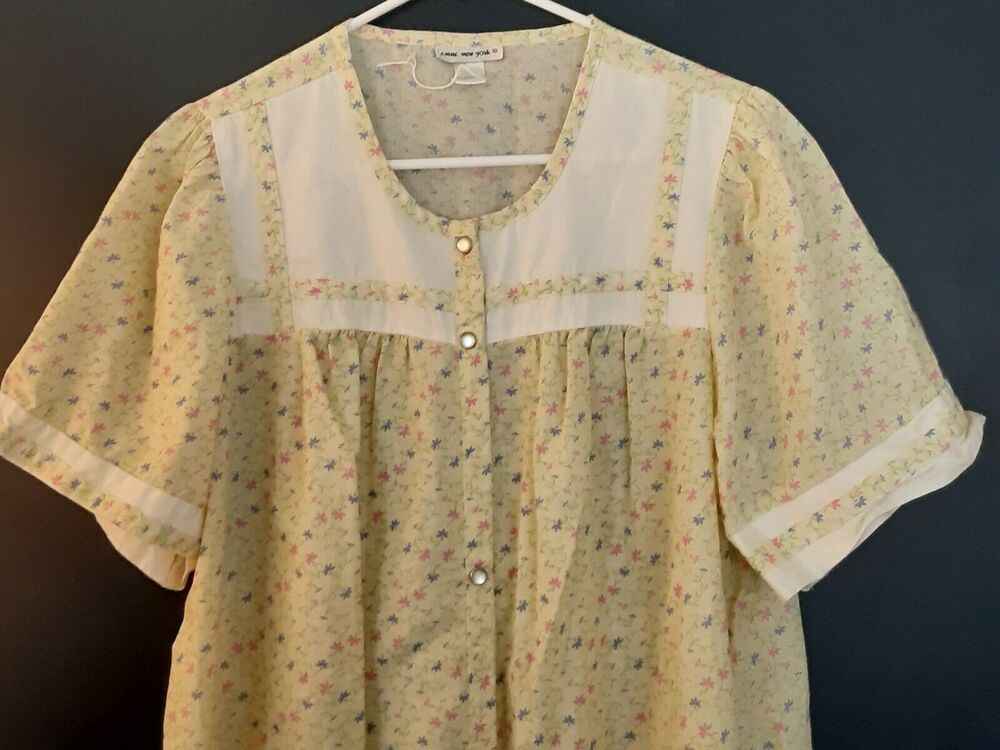 Emma Vintage House Coat sz M Cottage, Country,Grandma,Lounge